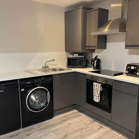Hosted By Ryan - 2 Bedroom Apartment Liverpool Bagian luar foto
